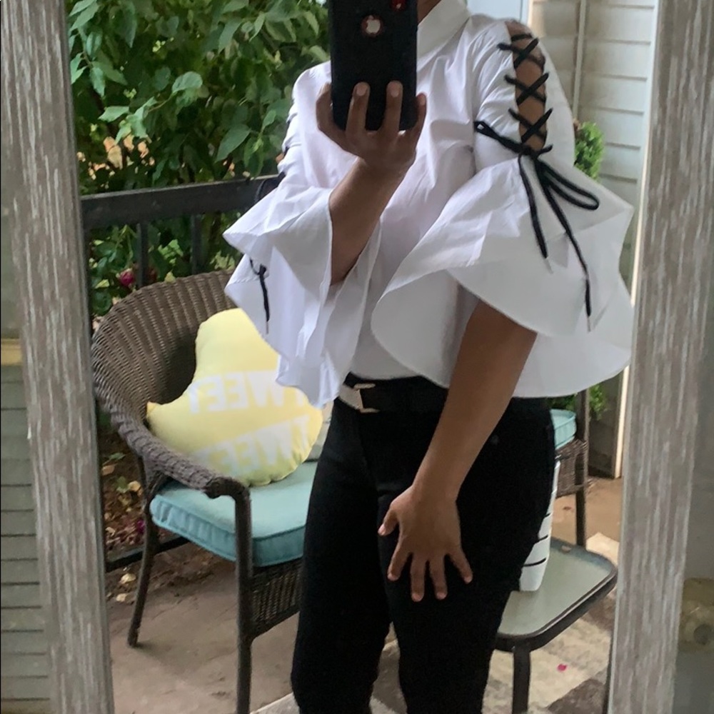 NWT- Stunning b/w bell shirt w/ties on sleeves